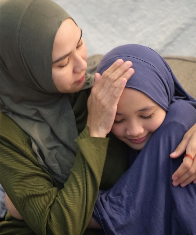 Zaskia Adya Mecca dan putri sulungnya, Kana Sybilla Bramantyo. Foto