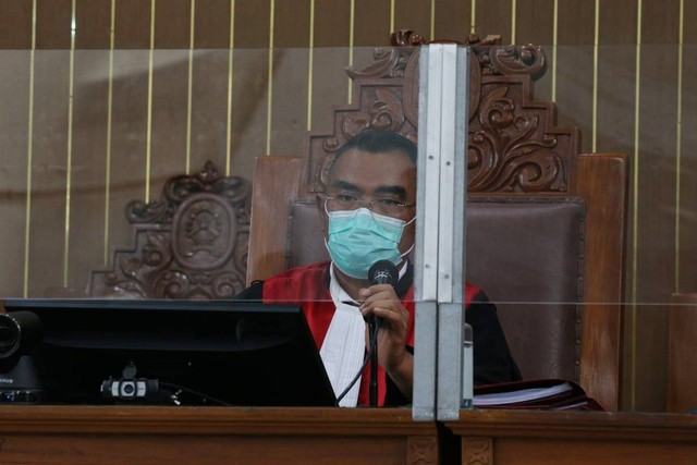 Ketua Majelis Hakim Wahyu Iman Santoso memimpin jalannya sidang dakwaan kasus pembunuhan Brigadir Yosua di PN Jakarta Selatan, Senin (17/10/2022).  Foto: Aditia Noviansyah/kumparan
