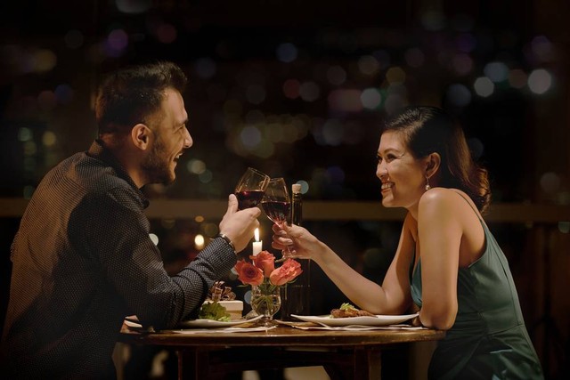 Ilustrasi makan malam romantis dengan pasangan. Foto: Shutterstock