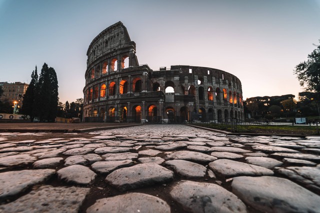 Ilustrasi Penelitian Sejarah Pengertian, Langkah, dan Sumbernya (Foto: Federico Di Dio Photography | Unsplash.com)