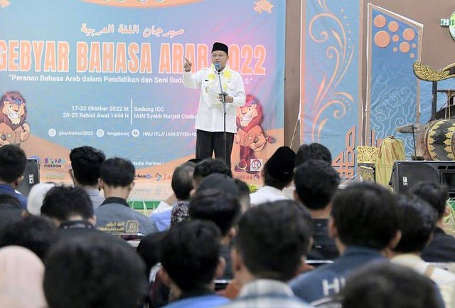 Wakil Gubernur Jawa Barat, Uu Ruzhanul Ulum saat membuka kegiatan Seminar Nasional Gebyar Bahasa Arab (GBA) 2022, di Kampus IAIN Syekh Nurjati Cirebon. Foto: Humas Jabar