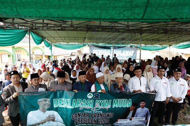 Relawan Santri Dukung Ganjar Jawa Barat di Yayasan Miftahul Huda, Kampung Situ Hiang, Desa Batulawang, Kecamatan Cipanas, Kabupaten Cianjur, pada Senin (17/10/2022). Foto: Dok. Istimewa