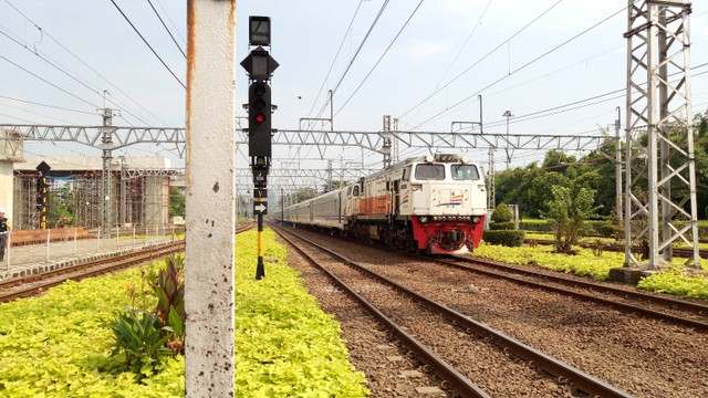 Ilustrasi kereta rute KA Bengawan, foto oleh Fachry Hadid di Unsplash
