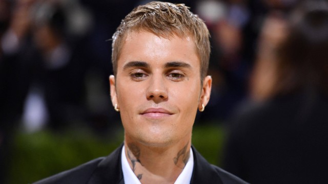 Penyanyi Justin Bieber tiba untuk Met Gala 2021 di Metropolitan Museum of Art di New York pada 13 September 2021. Foto: Angela Weiss/AFP.