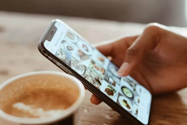 Ilustrasi cara membuat puzzle feed Instagram tanpa aplikasi. Foto: kseverin/pexels