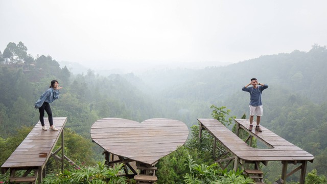 Ilustrasi bukit eksotis di Malang. Foto: Chayakorn/Shutterstock