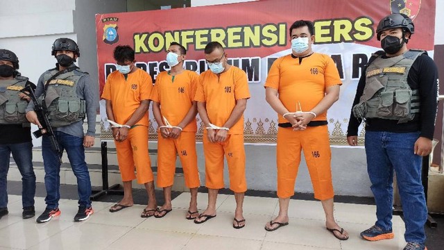 Polda Riau mengungkap empat pelaku penganiayaan terhadap Pengurus KNPI Riau (Foto: DEFRI CANDRA/SELASAR RIAU)