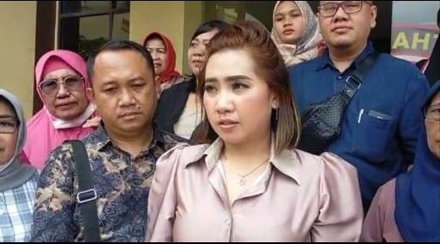 Putri Maya Rumanti, pengacara para pensiunan guru korban dugaan penyelewengan tabungan pensiun di Koperasi Betik Gawi. | Foto: Bella Sardio/ Lampung Geh