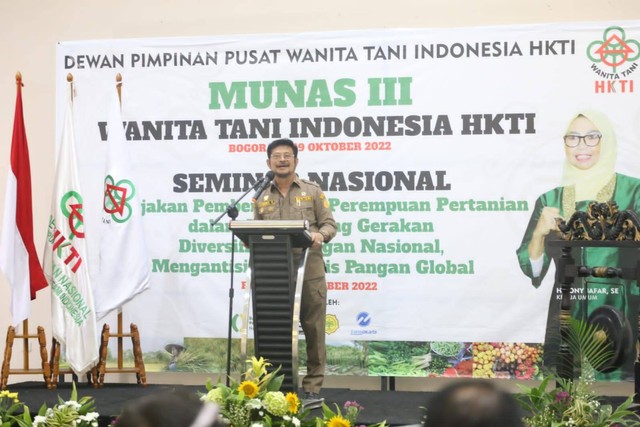 Mentan Syahrul Yasin Limpo dalam acara Musyawarah Nasional (Munas) Ke-III Wanita Tani Indonesia HKTI di Bogor, Selasa (18/10/22). Foto: Kementan RI