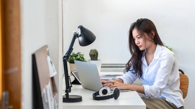 Ilustrasi pengguna aplikasi perkantoran. Foto: Shutter Stock