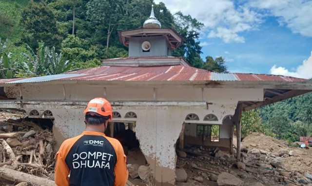 Dompet Dhuafa Turunkan Bantuan Respon Banjir dan Tanah Longsor  Mamuju