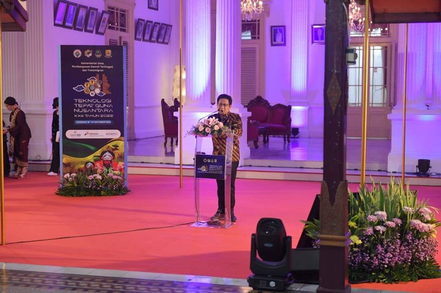 Mendes PDTT Abdul Halim Iskandar yang akrab disapa Gus Halim menghadiri Gala Dinner Gelar Teknologi Tepat Guna Nusantara (TTGN) 2022 di Pendopo Kabupaten Cirebon, Selasa (18/10/2022) malam.  Foto: Dok. Kemendespdtt
