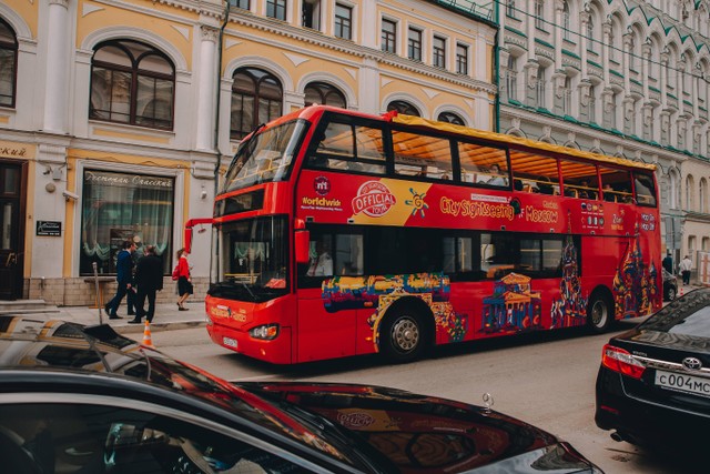 Foto Ilustrasi Bus Tingkat Jakarta. Sumber: Unsplash/Max Titov