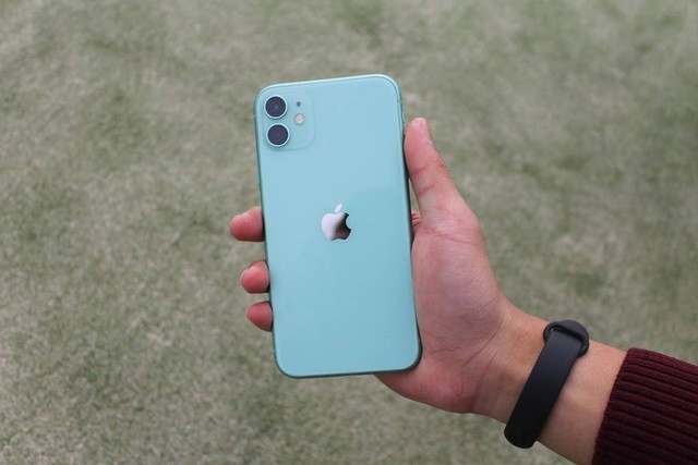 Ilustrasi perbedaan iPhone 11 dan 11 Pro. Foto: Opollo Photography/Unsplash