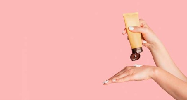 Ilustrasi sunscreen untuk kulit bruntusan (Sumber: Pexels)