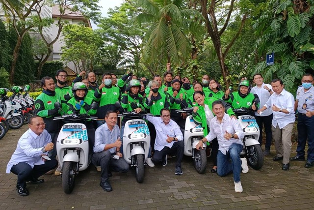 Menteri Perhubungan Budi Karya Sumadi resmikan shelter motor listrik Electrum untuk mendukung Presidensi G20 di Bali. Foto: Muhammad Darisman/kumparan