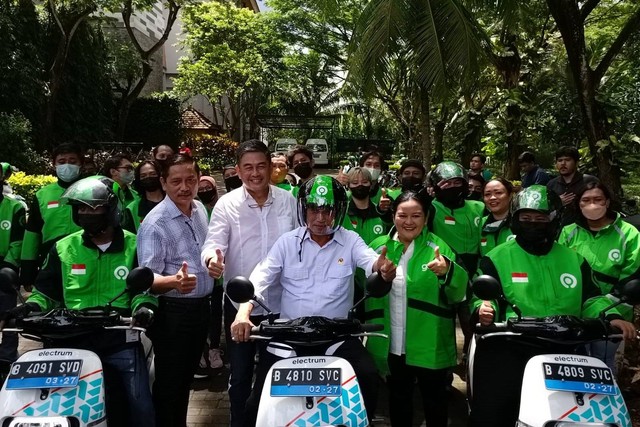 Menteri Perhubungan Budi Karya Sumadi resmikan shelter motor listrik Electrum untuk mendukung Presidensi G20 di Bali. Foto: Muhammad Darisman/kumparan