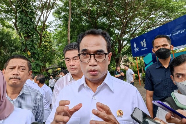 Menteri Perhubungan Budi Karya Sumadi resmikan shelter motor listrik Electrum untuk mendukung Presidensi G20 di Bali. Foto: Muhammad Darisman/kumparan