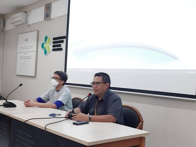 Konferensi pers perihal temuan kasus gagal ginjal akut progresif di RS Hasan Sadikin Bandung pada Rabu (19/10).  Foto: Dok. Istimewa