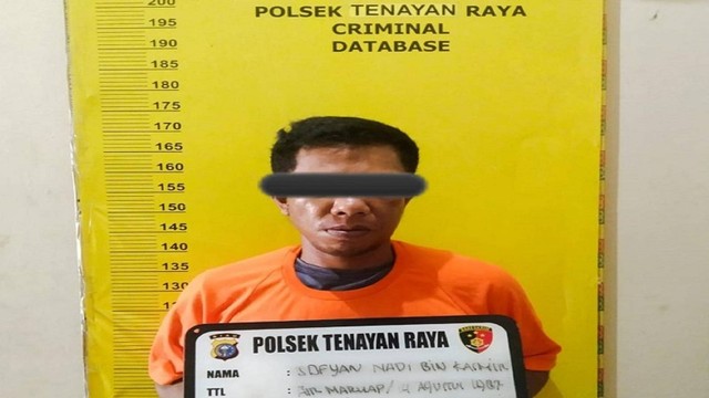 Pelaku pencurian kabel trafo PLN usai ditangkap Polsek Tenayan Raya, Pekanbaru, Riau (Dok. Polsek Tenayan Raya)