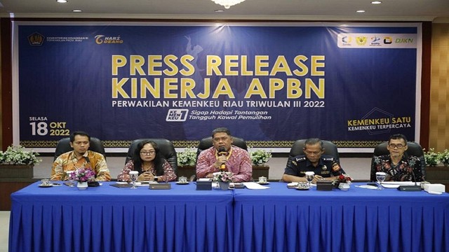 Press release kinerja APBN di Kantor DJP Riau. (HASLINDA/SELASAR RIAU)