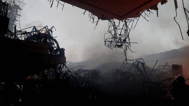 Kondisi area di Masjid Jakarta Islamic Center (JIC) yang terbakar, pada Rabu (19/10/2022). Foto: Fachrul Irwinsyah/kumparan