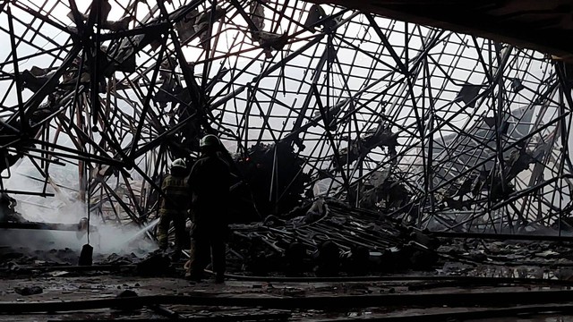 Kondisi area di Masjid Jakarta Islamic Center (JIC) yang terbakar, pada Rabu (19/10/2022). Foto: Fachrul Irwinsyah/kumparan