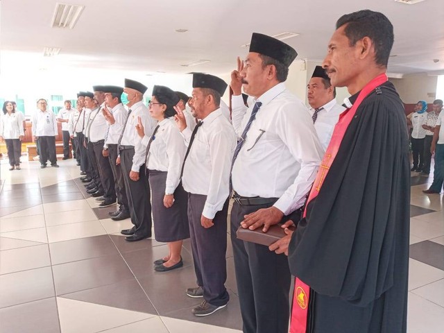 Proses pelantikan pejabat esalan II, III, dan IV di lingkup Pemda Halut. Foto: Istimewa