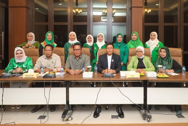 Pimpinan Pusat Wanita Persatuan Pembangunan (WPP) menggelar audiensi bersama Plt Ketua Umum PPP Muhammad Mardiono di Gedung DPP PPP, Menteng, Jakarta Pusat, Rabu (19/10/2022). Foto: Dok. PPP