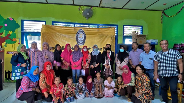       Gambar 1.0. Dokumentasi Pengabdian Masyarakat oleh Dept. Ilmu Komunikasi Undip