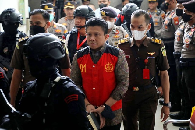 Terdakwa pembunuhan berencana Brigadir Yosua, Ferdy Sambo, tiba di Pengadilan Negeri Jakarta Selatan, Kamis (20/10/2022). Foto: Aditia Noviansyah/kumparan