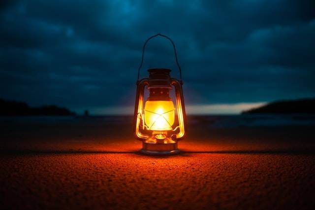 Ilustrasi cara mencegah terjadinya mati lampu, sumber foto Vladimir Fedotov on Unsplash