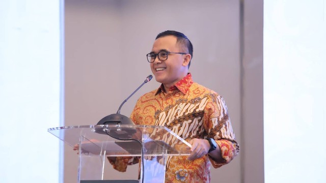 MenPAN RB Azwar Anas saat rapat Monitoring dan Evaluasi Kinerja dan Anggaran BKN, di Kota Bandung, Kamis (20/10/2022). Foto: KemenPAN RB
