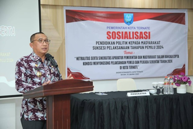 Wali Kota Ternate, M. Tauhid Soleman, saat memberi sambutan dalam kegiatan sosialisasi pendidikan politik kepada masyarakat dalam menghadapi Pemilu 2024. Foto: Istimewa