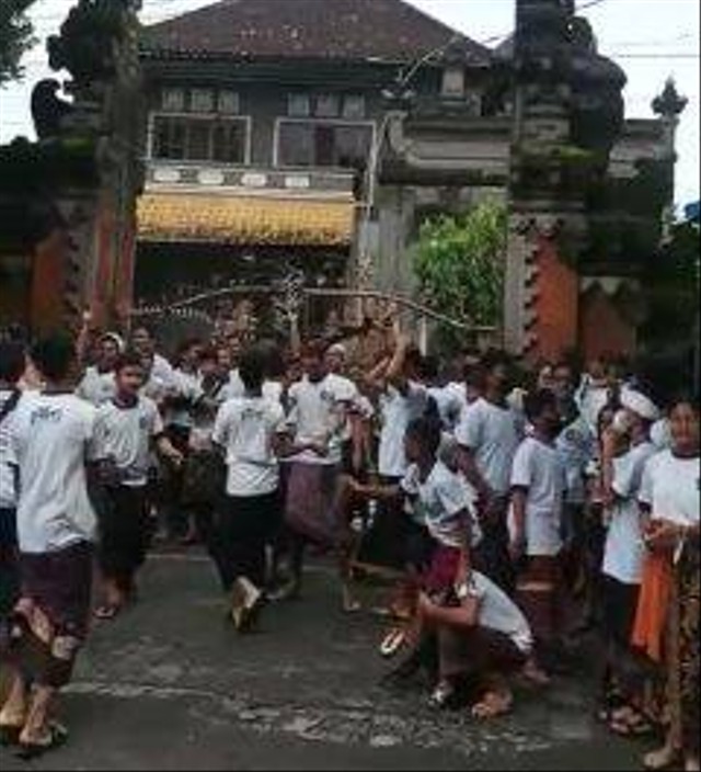 Demo Kepala Sekolah Di Smp 5 Denpasar Sejumlah Siswa Alami Kesurupan