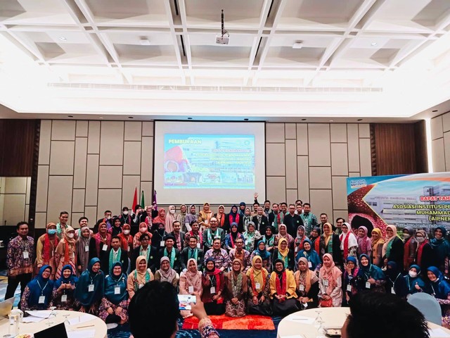 (Dekan dan Wakil Dekan FIKes Unisa Bandung turut mengjadiri Rapat Tahunan Anggota (RTA) AIPNEMA yang digelar di Bengkulu, 13-15 Oktober Dokumentasi : Sekretariat FIKes)