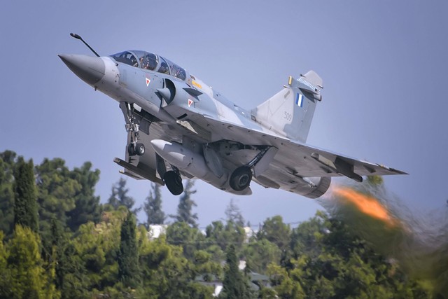 Ilustrasi pesawat tempur Mirage 2000-5. Foto: Shutterstock