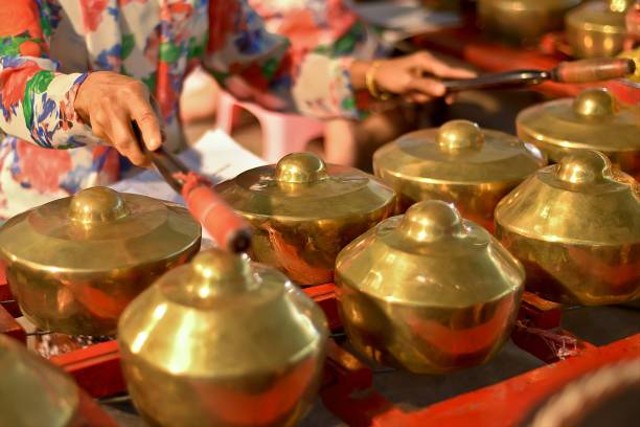 Mengenal Alat Musik Tradisional Bonang, Jenis-Jenis, Dan Cara ...