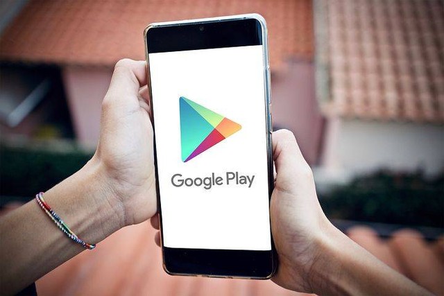 Ilustrasi Google Play Store di ponsel Android. Foto: Unsplash