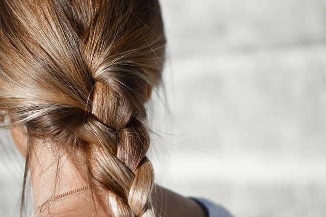 Ilustrasi tips agar rambut tidak mengembang. sumber foto : pexels.com