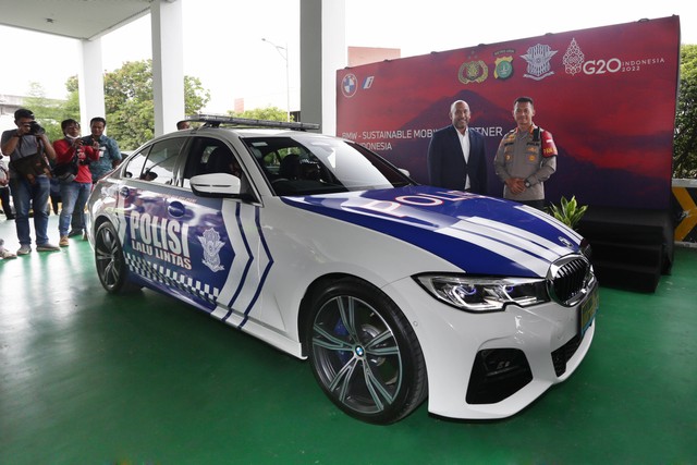 BMW 330e M Sport, kendaraan operasional KTT G20 di Bandara Soekarno Hatta. Foto: dok. BMW Indonesia