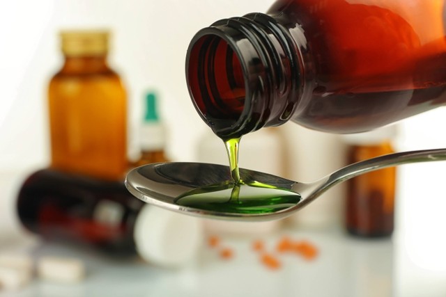 Ilustrasi obat sirup. Foto: Shutterstock