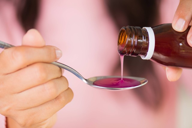 Ilustrasi obat sirop. Foto: Shutterstock