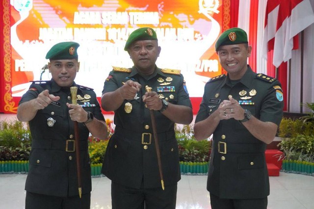 Letkol Arm Yoga Permana, dilantik secara langsung oleh Komandan Korem 102/ Panju Panjung, Brigadir Jenderal TNI Yudianto Putrajaya. Foto: IST