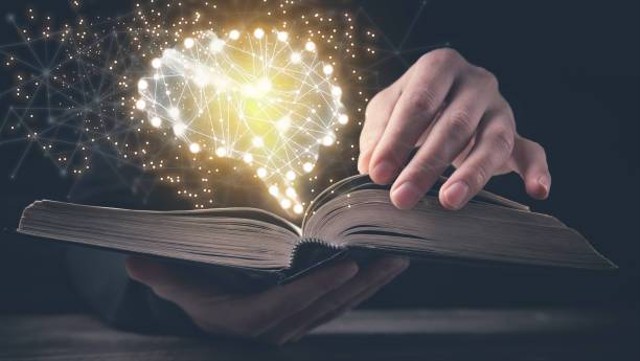 Langkah-Langkah Menyusun Kembali Teks Cerita, Foto: Unsplash.