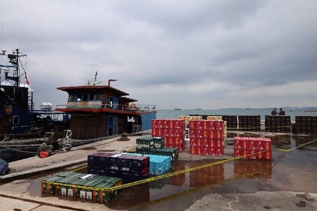 Minuman beralkohol yang berhasil diamankan tim gabungan di perairan Tanjung Sengkuang, Batam.