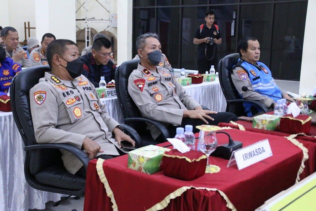 Wakapolda Maluku Utara saat mengikuti Vicon sidang terbuka kelulusan 5 JPU pada Jumat (21/10). Foto: Istimewa