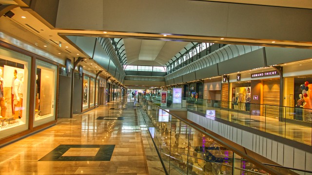Ilustrasi Tempat Bermain Anak di Mall Medan, https://unsplash.com/@pbernardon