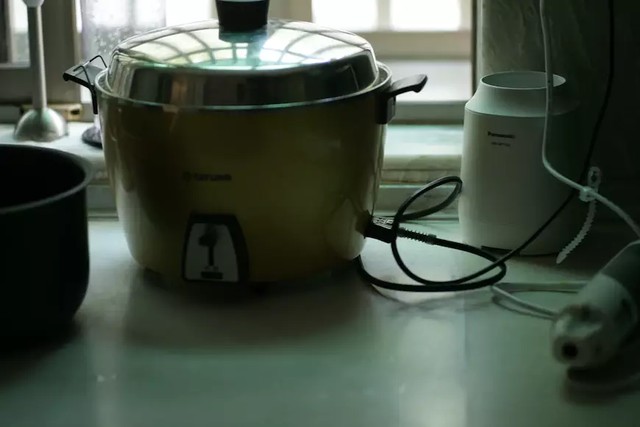 https://unsplash.com/@mclee - penyebab rice cooker rusak