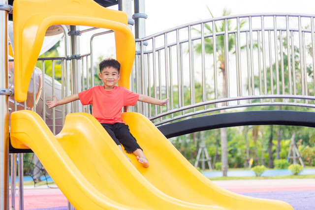 Ilustrasi anak bermain di taman bermain Foto: Shutterstock